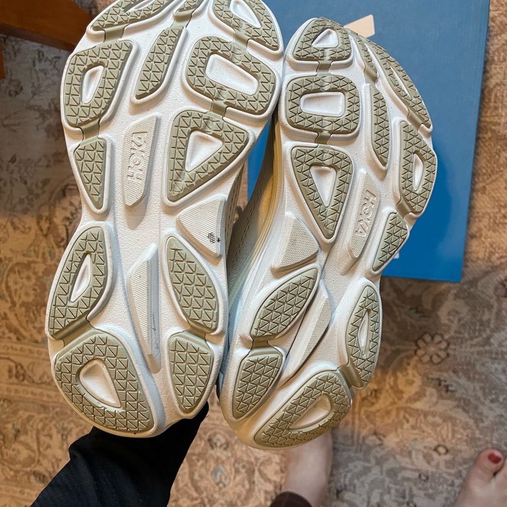 Hoka Bondi 8 Max Cushioned Road Running Shoe - Men's Size 8.5 - Like New!" - Picture 9 of 13